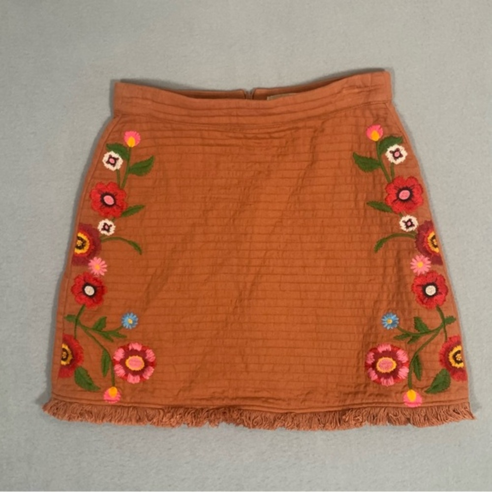 Gianni Bini Floral Embroidered Mini Skirt with a fringe hem Ladies Size Small